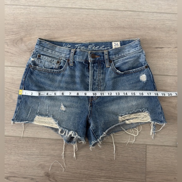 WE THE FREE Distressed Blue Denim Shorts 🩳 - Picture 3 of 8